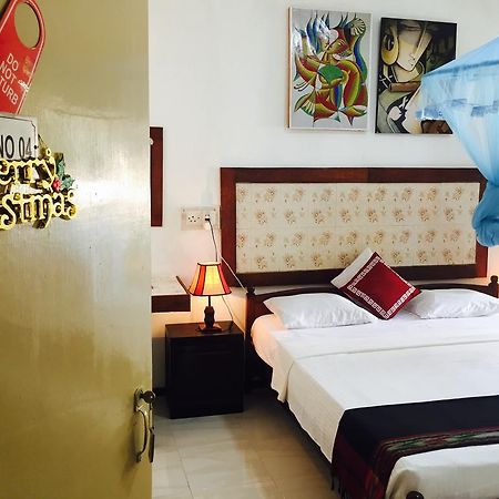 Holiday Nest Bed & Breakfast Wadduwa Bagian luar foto