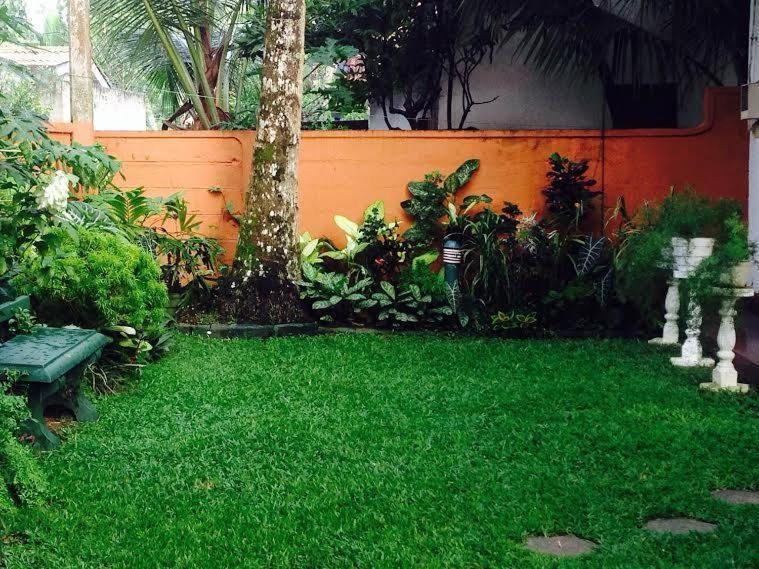 Holiday Nest Bed & Breakfast Wadduwa Bagian luar foto