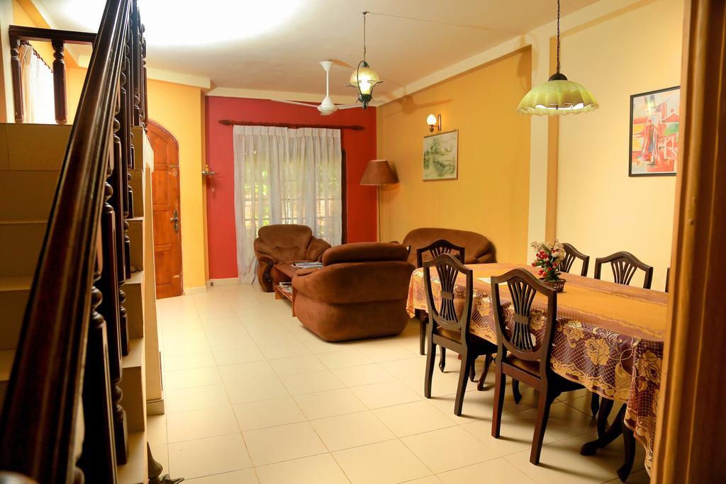 Holiday Nest Bed & Breakfast Wadduwa Bagian luar foto