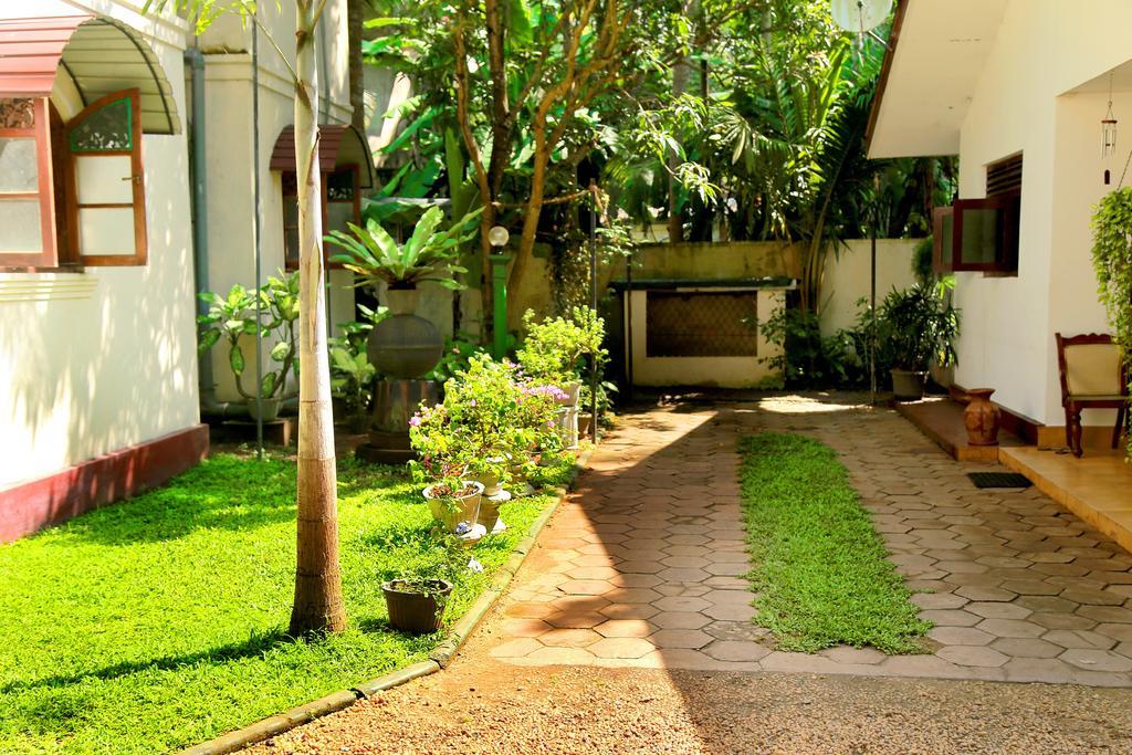 Holiday Nest Bed & Breakfast Wadduwa Bagian luar foto
