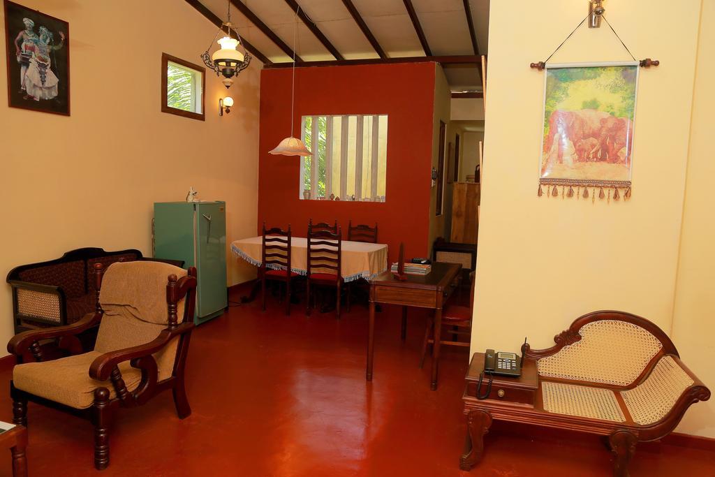 Holiday Nest Bed & Breakfast Wadduwa Bagian luar foto